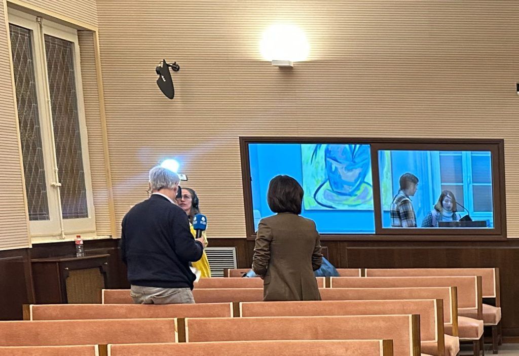 La Alcaldesa después de toda una legislatura ignorando el trabajo de la Antena Aragon ya se digna en atenderlos, la felicitamos La Alcaldesa después de toda una legislatura ignorando el trabajo de la Antena Aragon ya se digna en atenderlos, la felicitamos